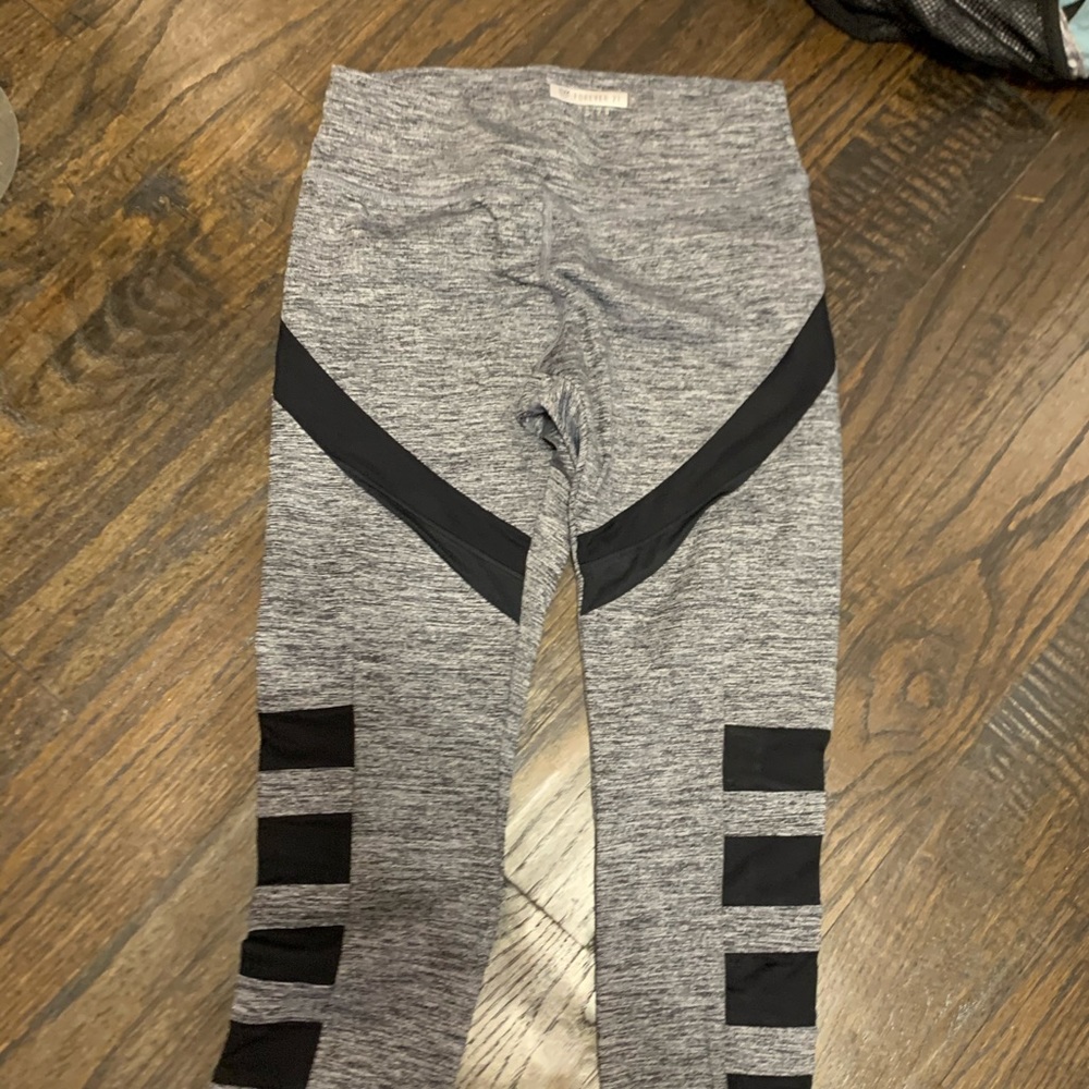 Cut-out Leggings w/ Mesh